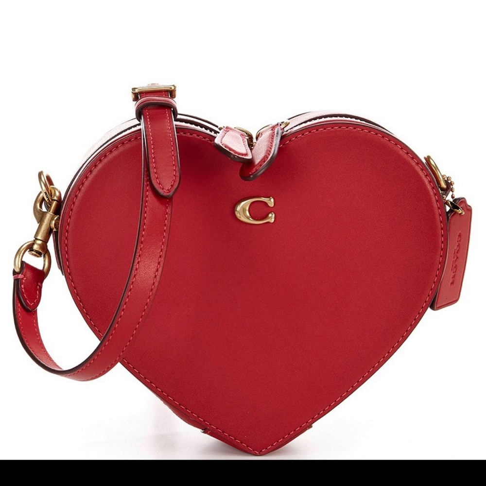 ❤️ Coach heart crossbody bag♥️